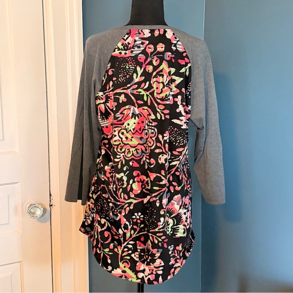 🌺 LuLaRoe Randy Baseball Tee - Picture 2 of 4